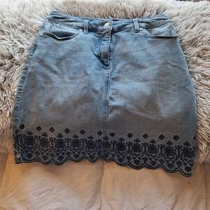 Talbots Petite Sz6 Denim Jeans Skirt Hem Detail. 5 Pocket Adorable